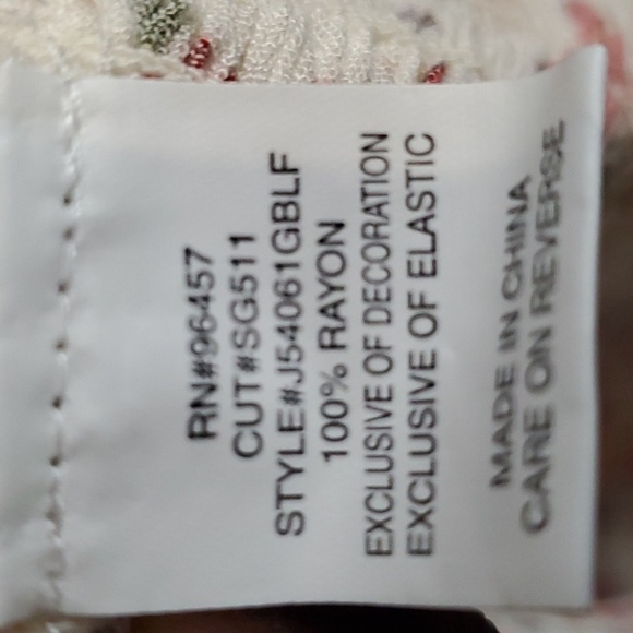 Stitch and Pine Smocked Eyelit neckline Top Size XL - Picture 6 of 6